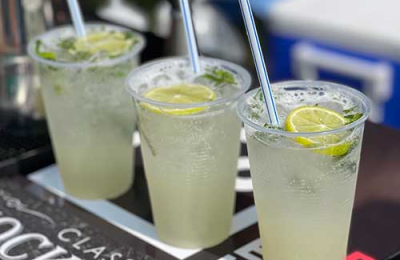 What to Expect When Hiring a Bartender for a Wedding